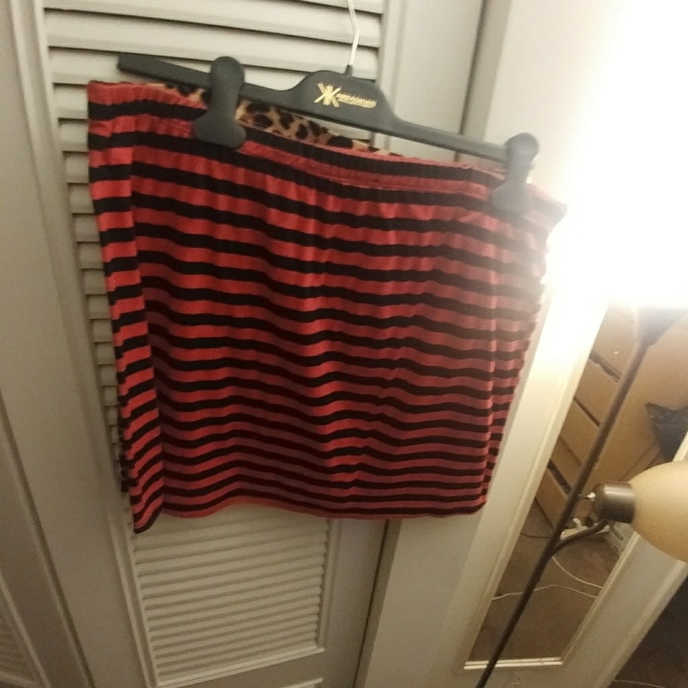 Mini skirt - Picture 2 of 3